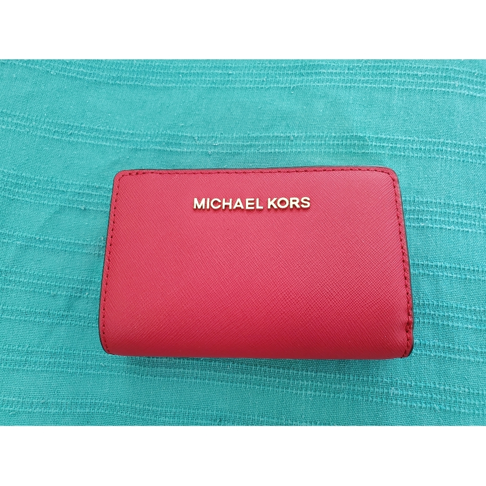 ❤️ Michael Kors Red Wallet ♥️